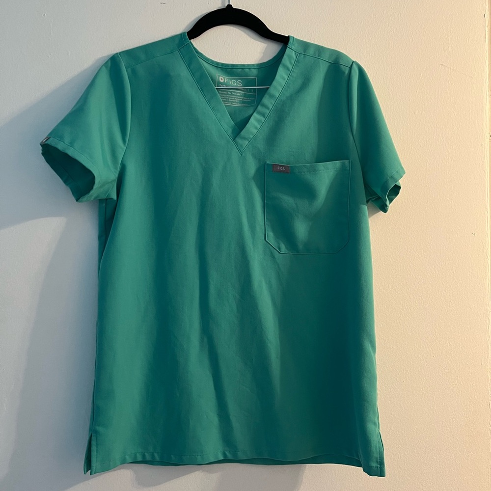 FIGS women’s surgical green top